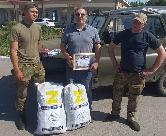 Автомобиль УАЗ с гуманитарным грузом